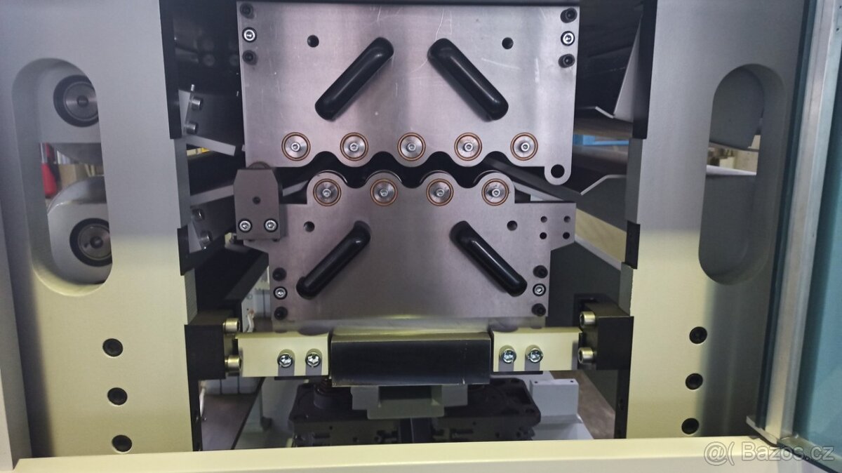 Podavač pásů a rovnačka EBU - 7