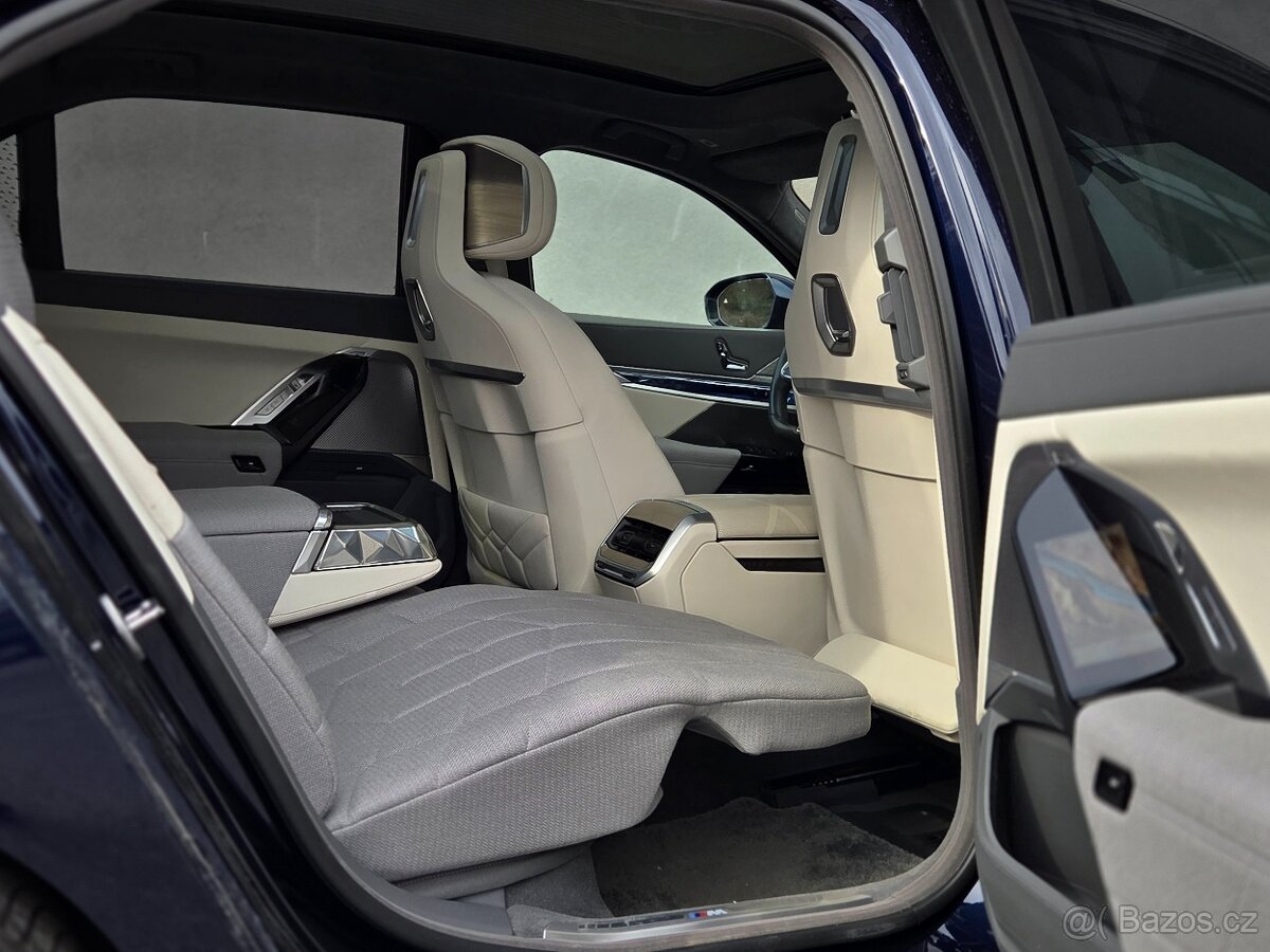 BMW 740d G70 X-Drive - 7