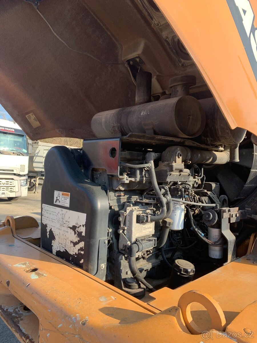 Nakladač Case 821 E - 7