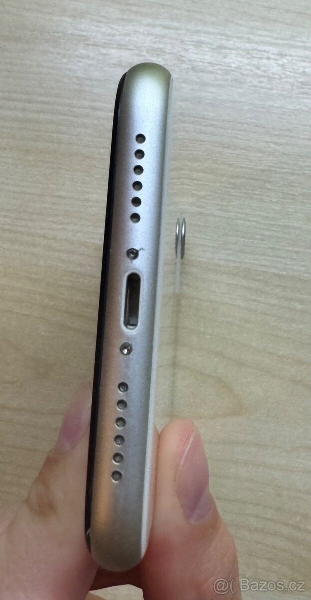 iPhone 11 64GB - Skvělý stav - 7