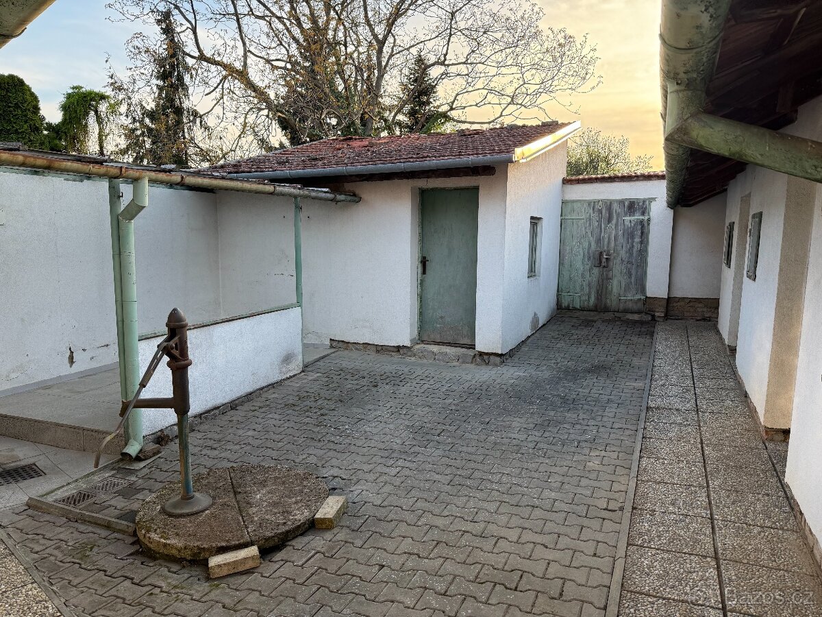 Prodej rodinného domu, pozemek 933 m² - 7