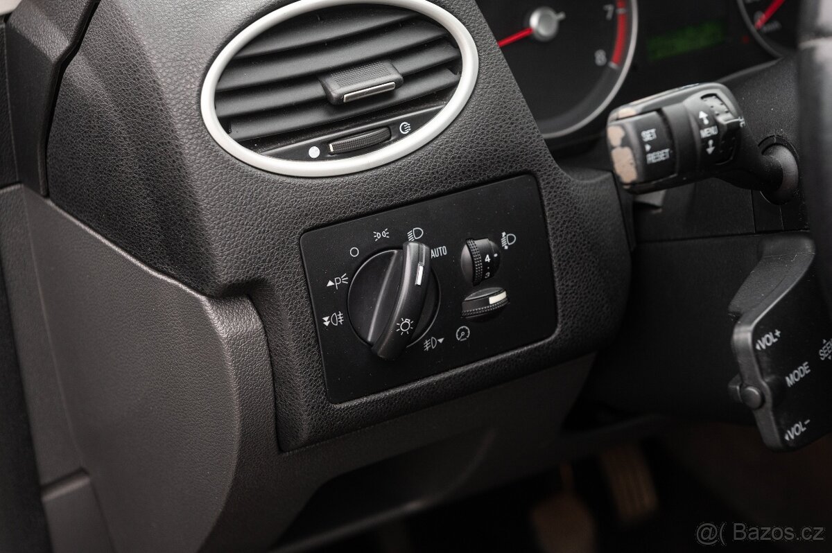 FORD FOCUS Ghia 1.6 85kw NOVÁ STK - 7