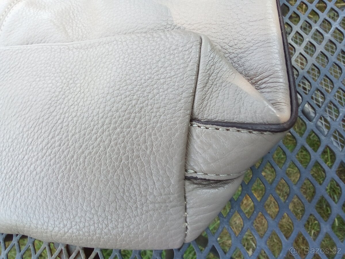 ŠEDÁ KOŽENÁ KABELKA - 7