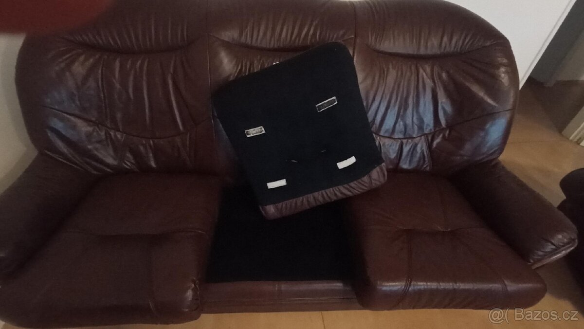 stará kožená sedačka - 7