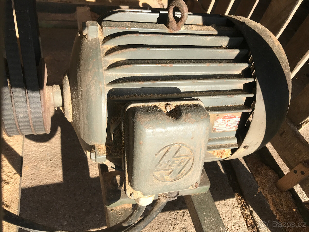 Pila cirkulárka na dřevo. - 7