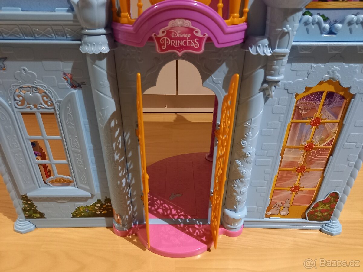 Palác Disney, domeček pro panenky - 7