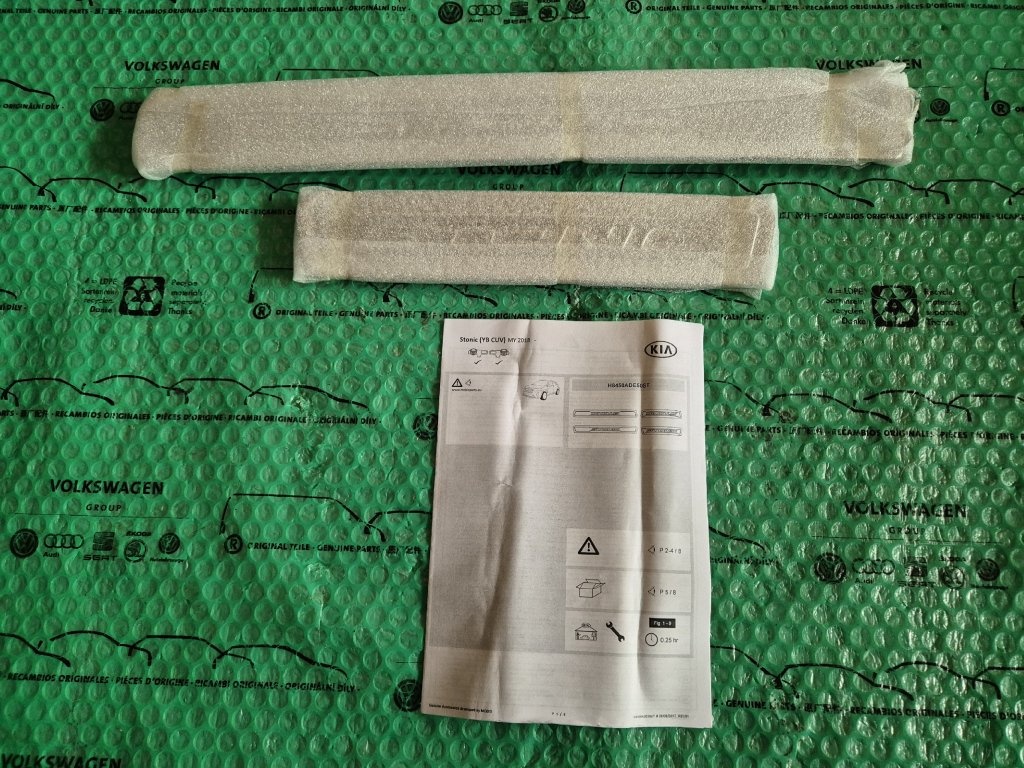 dekorativní ozdobné a ochranné lišty prahu Kia Stonic (YB CU - 7