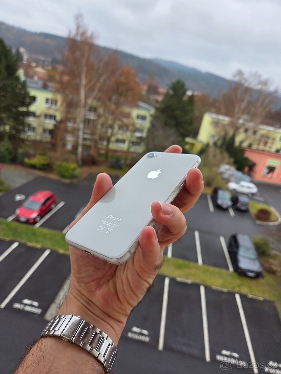 Apple iPhone 8 64GB White - baterie 100% - 7