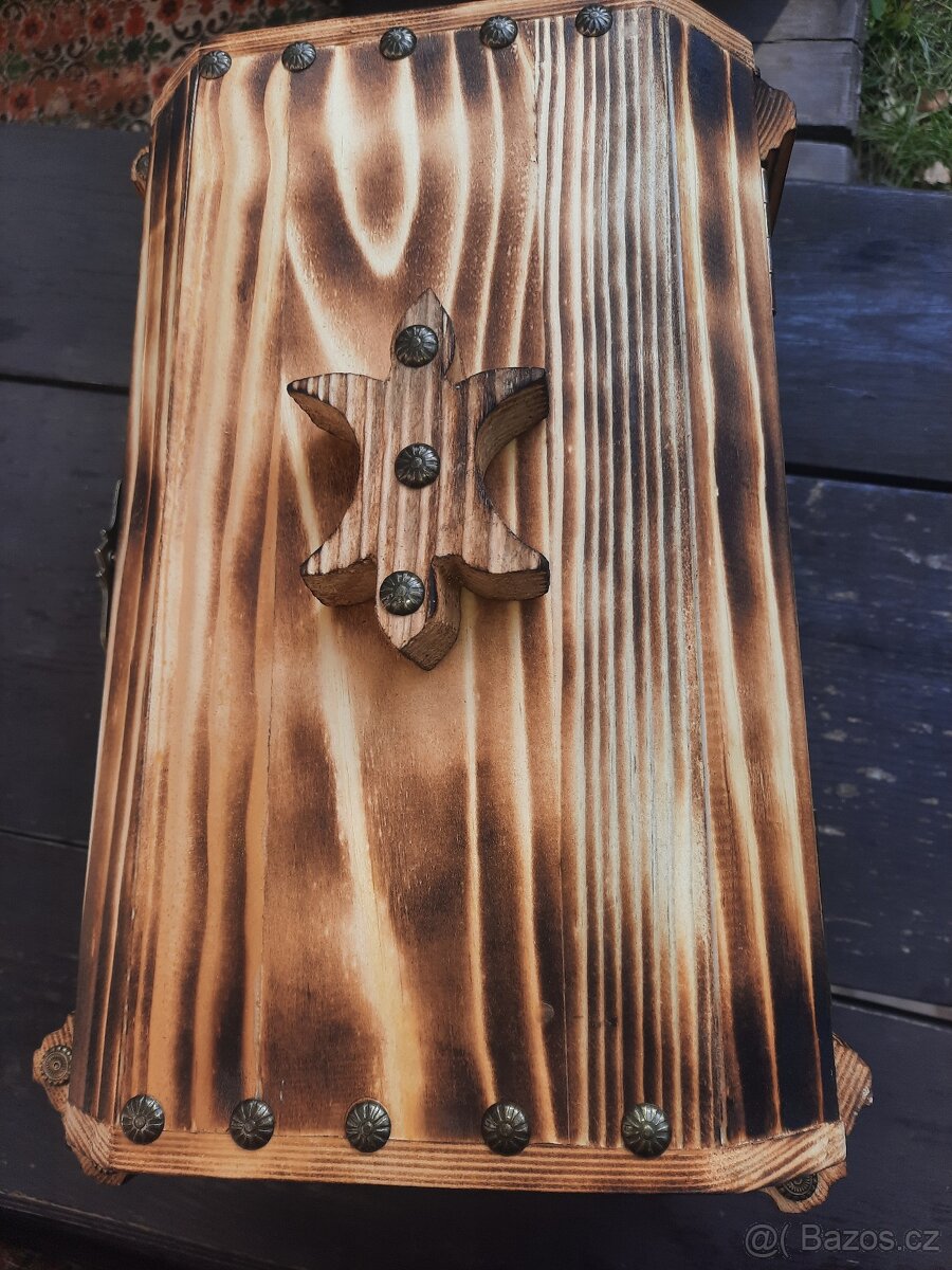 Dřevěná truhla se zámečkem - 7
