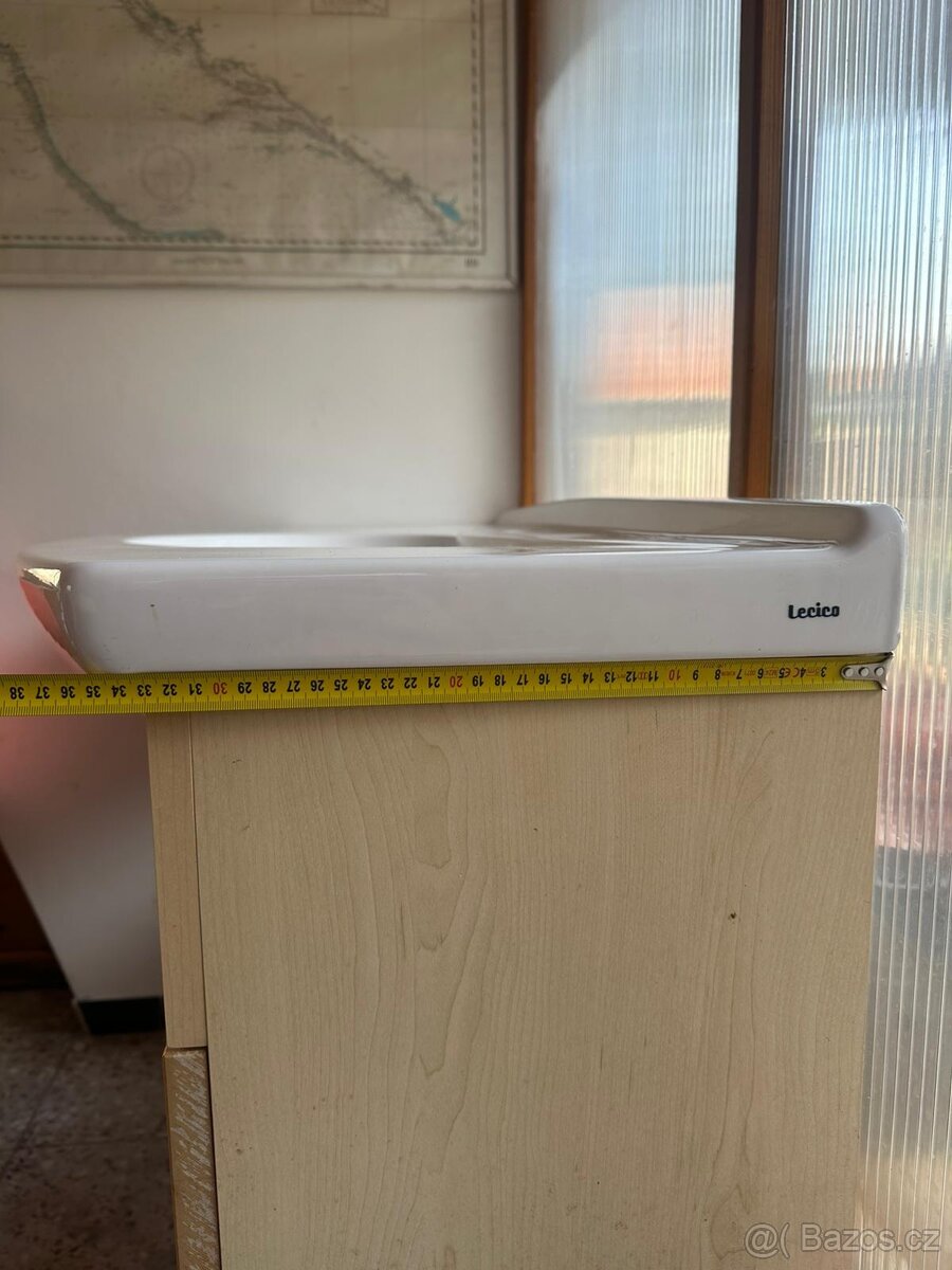 Koupelnová skříňka - 7