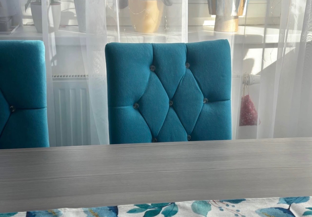 Jídelní stůl + židle - 7