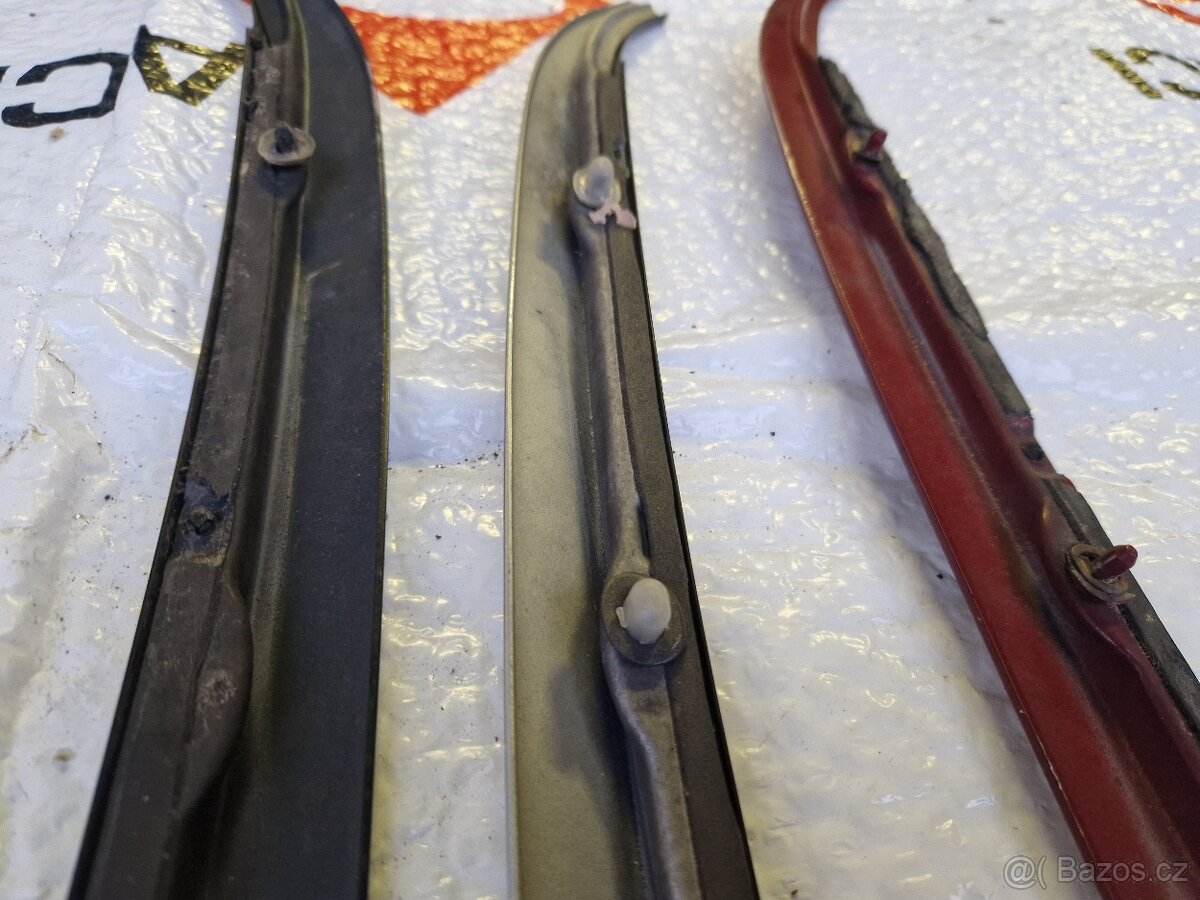 BMW e30 lišty kolem oken - 7