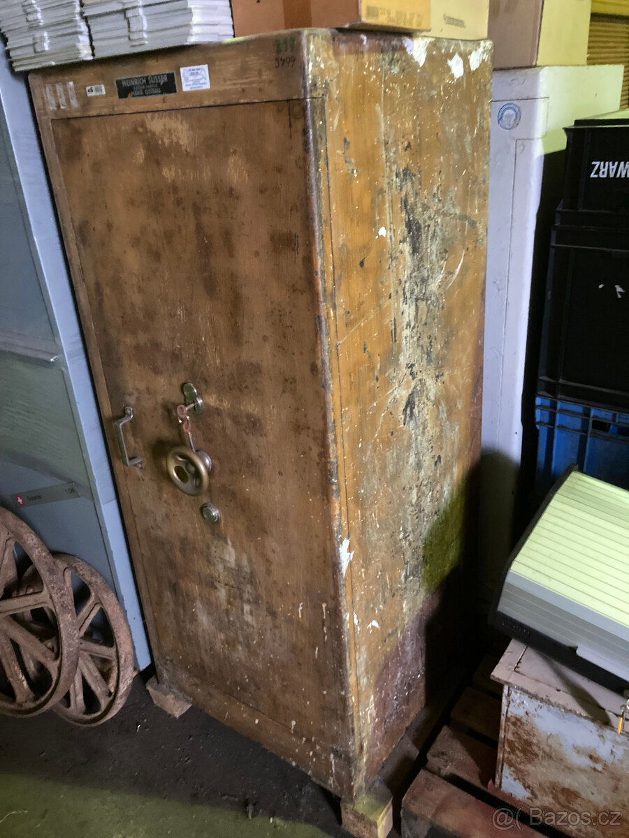 Trezor železobetonový starý v bankovní kvalitě za 9.000 kč - 7
