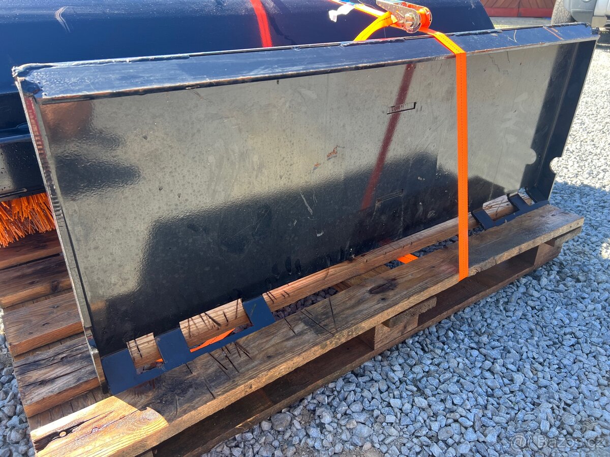 Štětkový zametač noví na smykový nakladač - 7