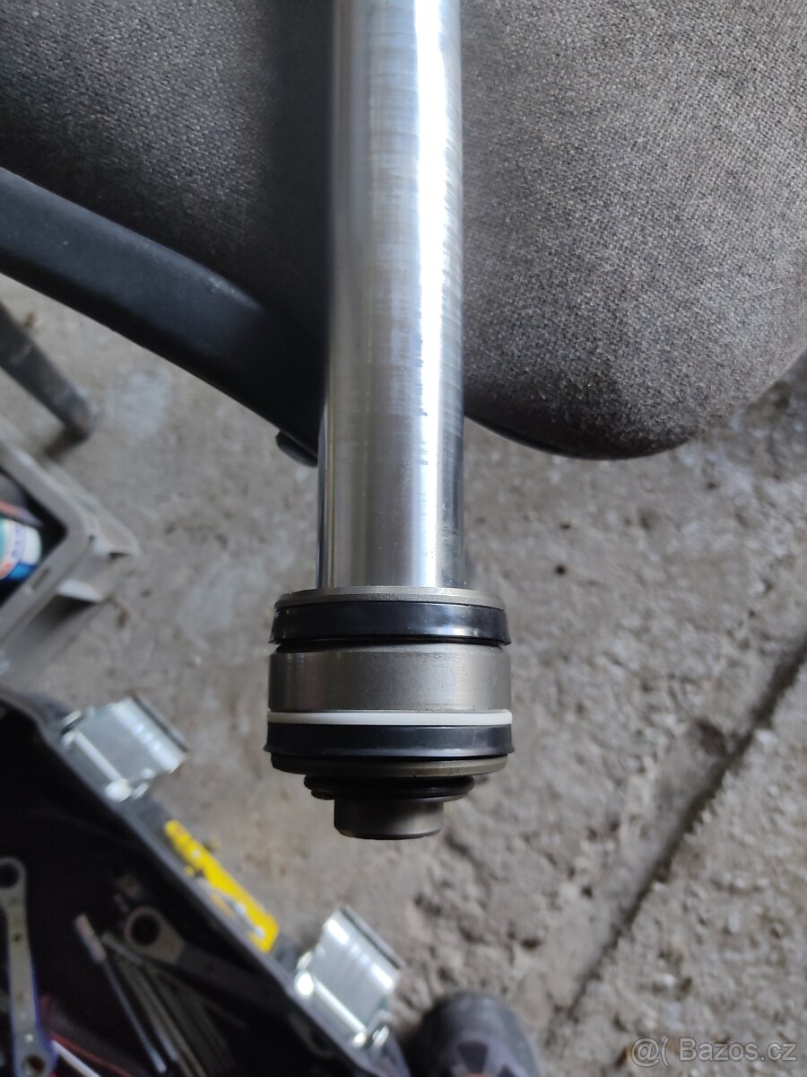 1,5t hydraulický nůžkový zvedák DDR přetěsněný + nový olej - 7