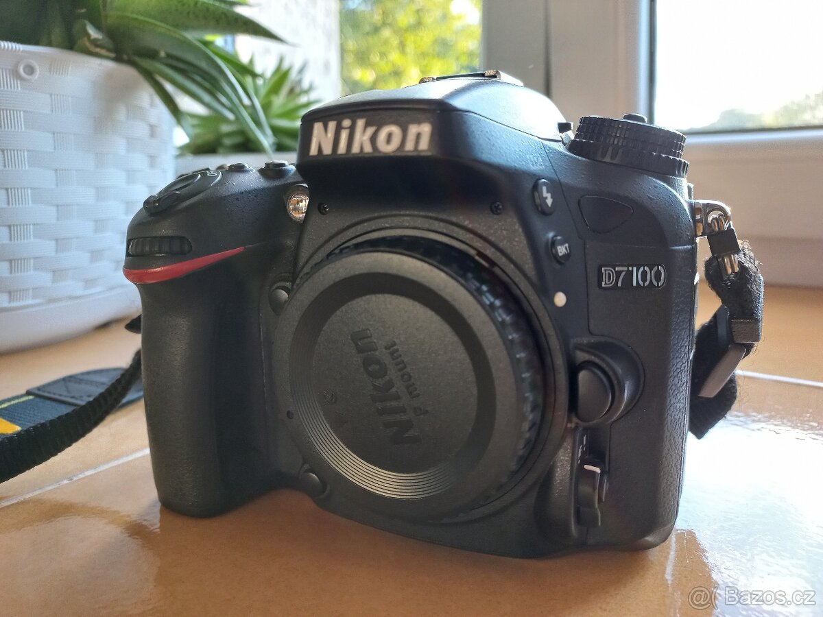 Nikon D7100 - tělo - 7