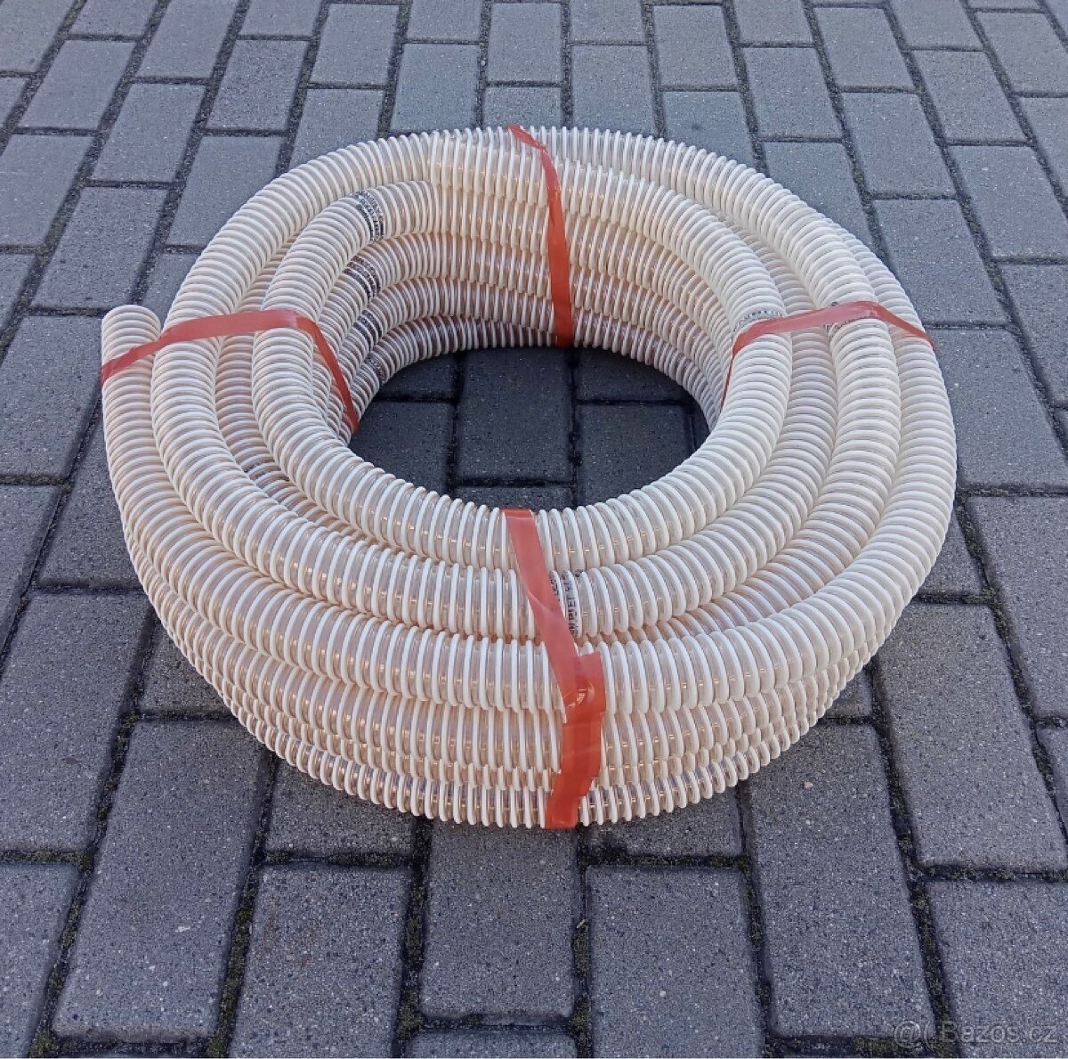 Pneumatické hadicové rozmetadlo meziplodin WIR 180l - 7