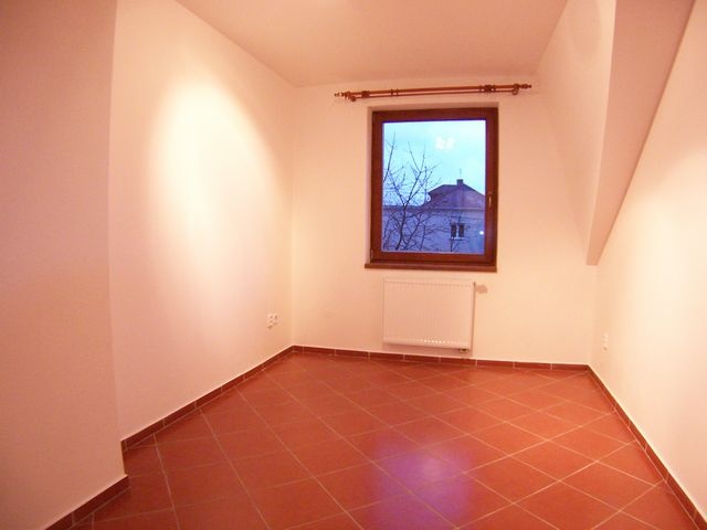 Byt 96 m2, 2 ložnice, velký obývák, 20 minut do Prahy - 7