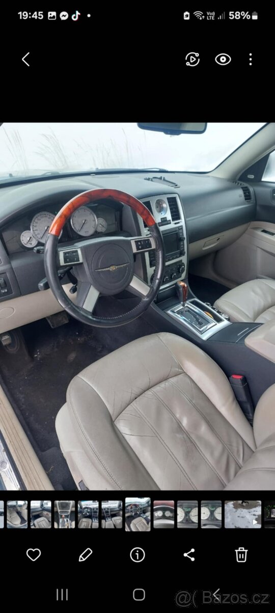 Osobní automobil Chrysler 300c - 7