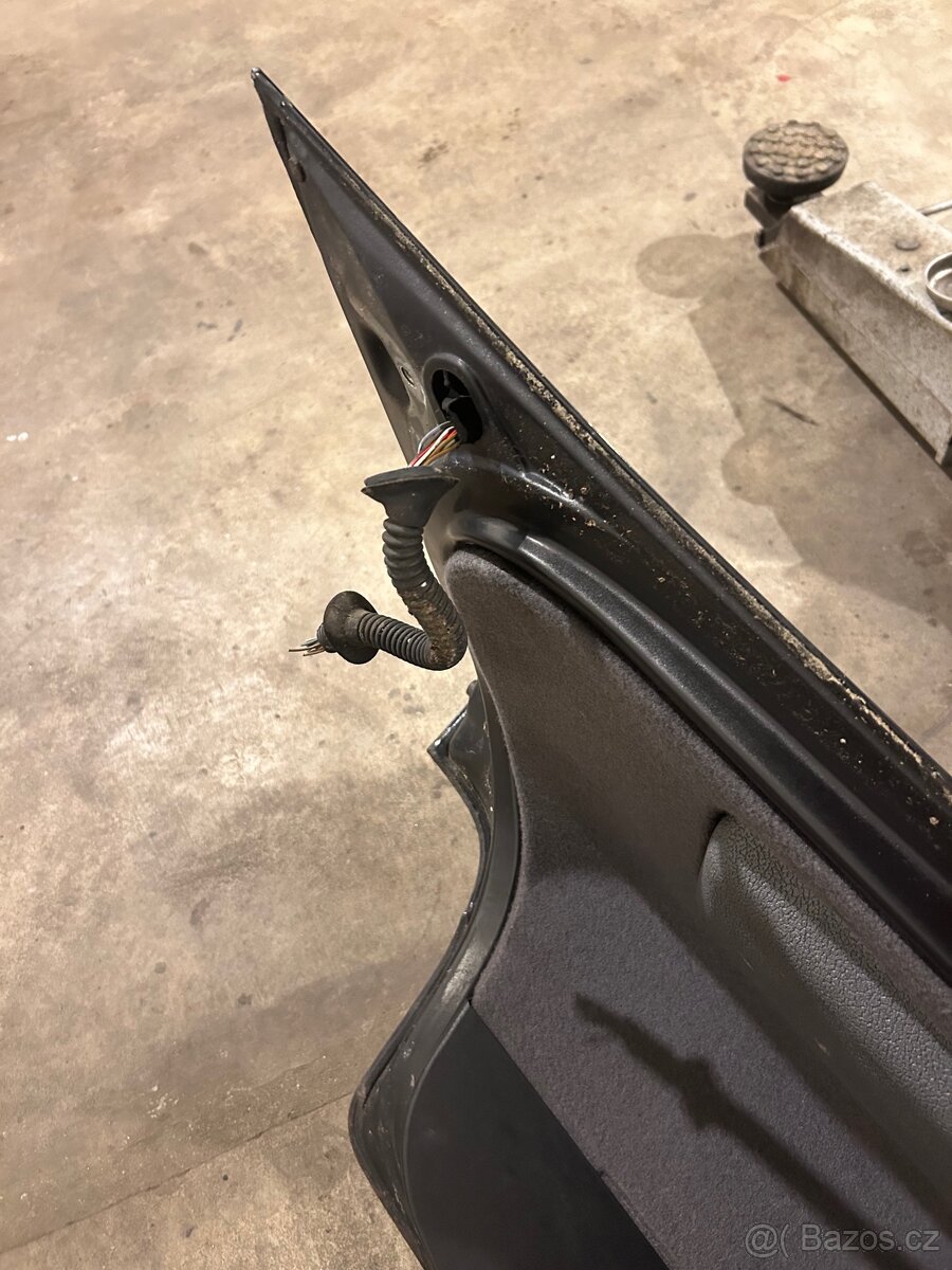 Bmw e39 sedan - zadní víko kufru - 7