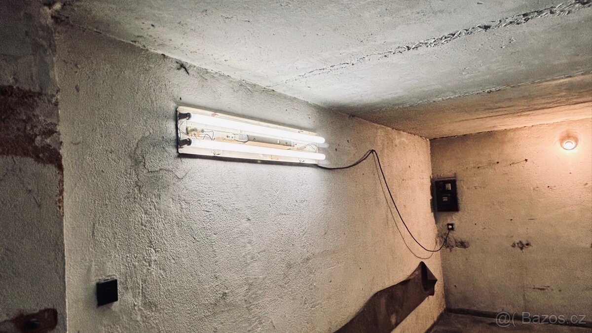 Pronájem halové garáže Plzeň Jubilejní ulice. - 7