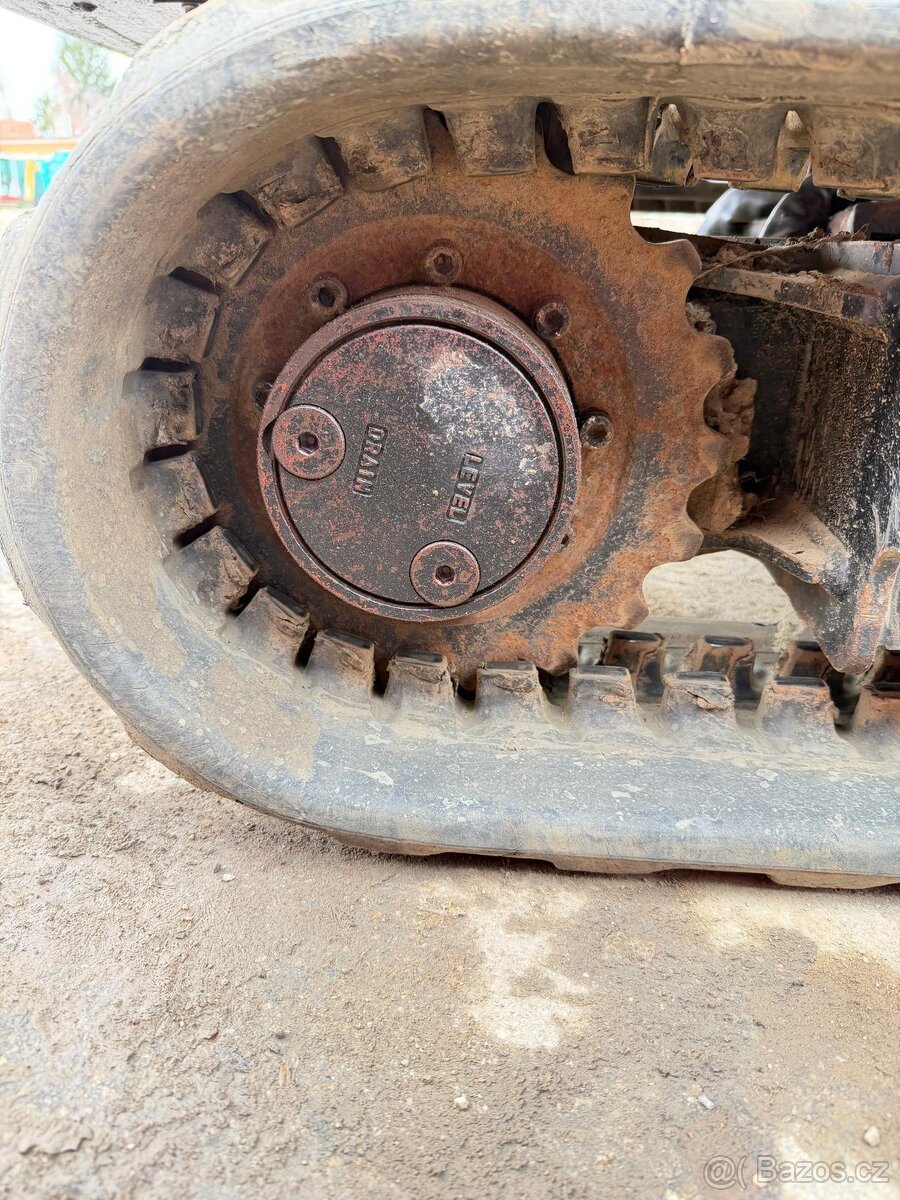 Pásový bagr JCB 16C-1 - 7