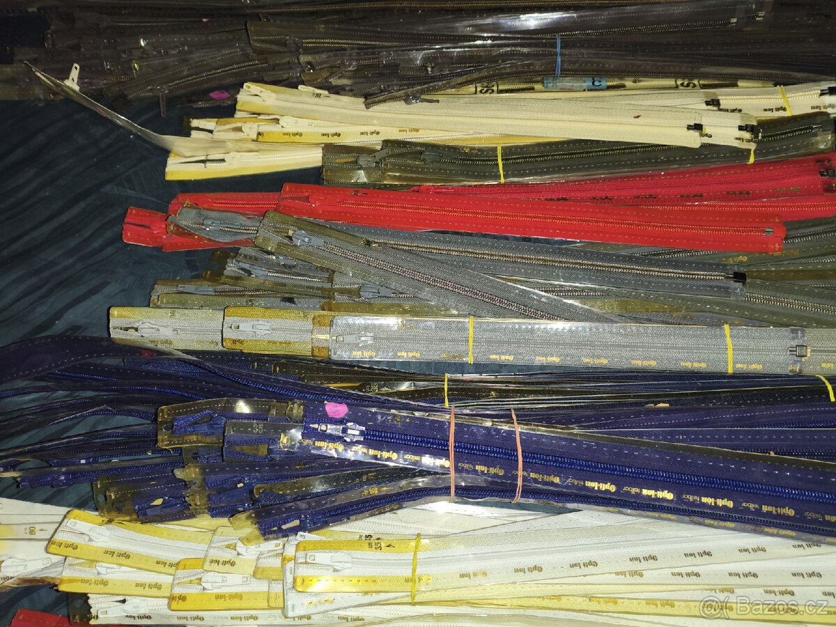 Prodám levně značkové zipy, plastová spirála, stanové - 7