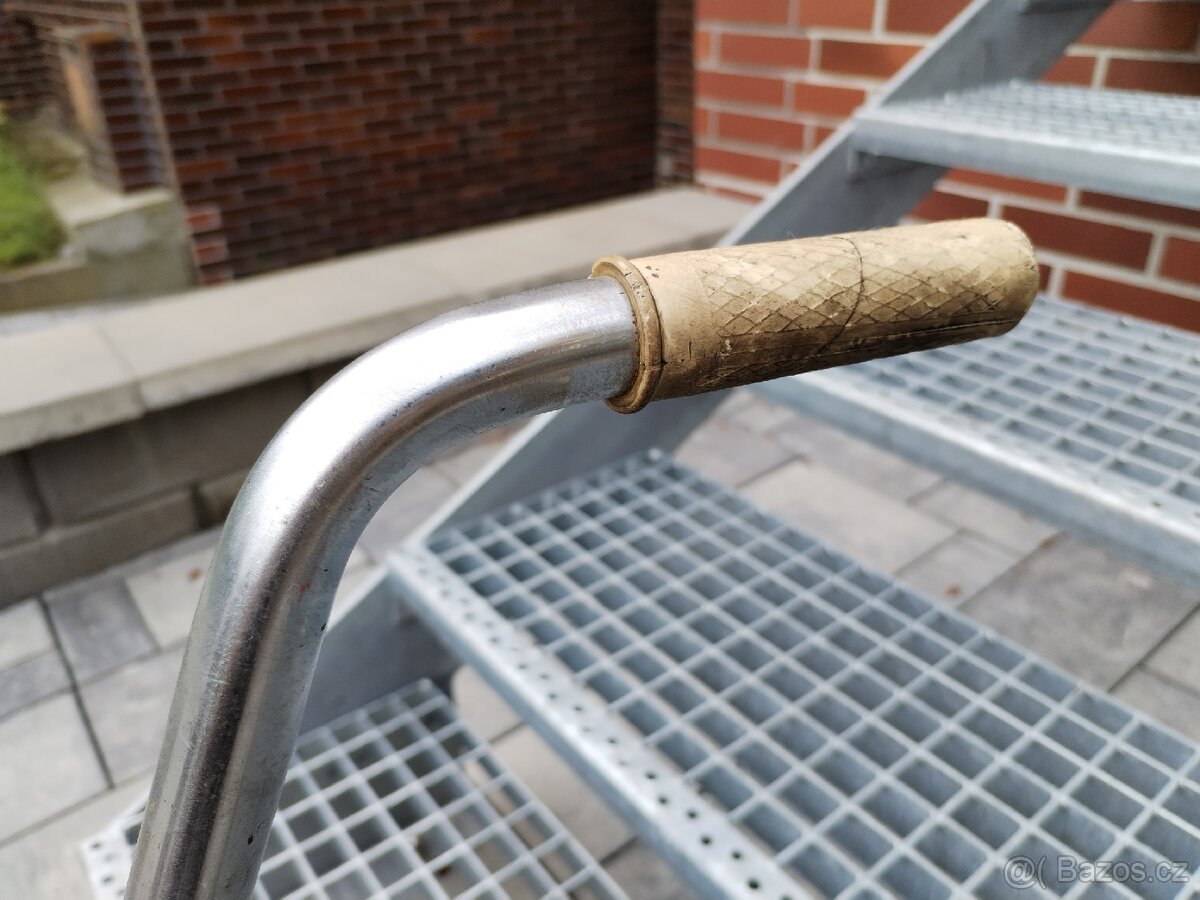 Stará retro dětská koloběžka - 7