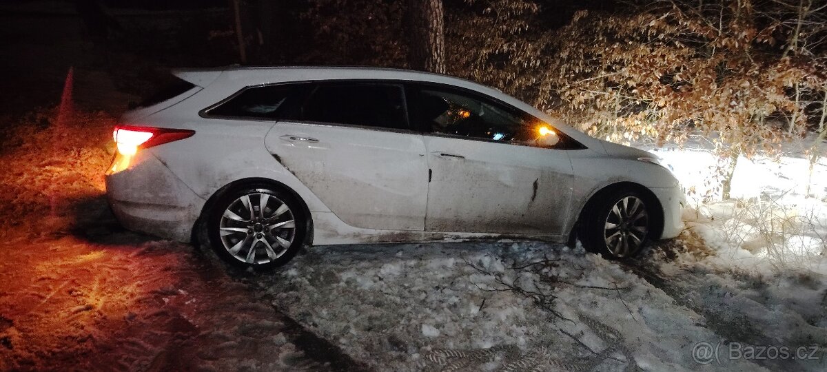 Hyundai i40 16crdi prémium výbava - 7