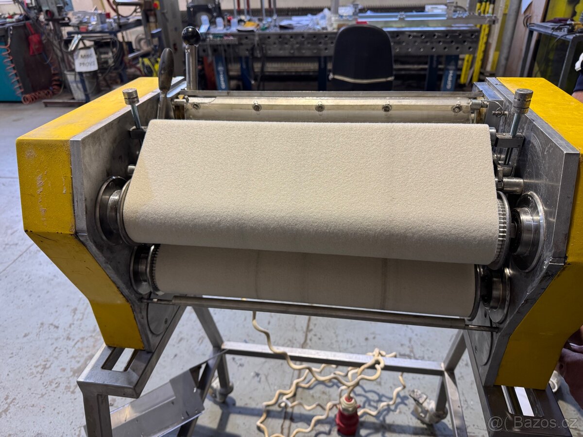 Stroj na rohlíky Rollomat R1 - 7