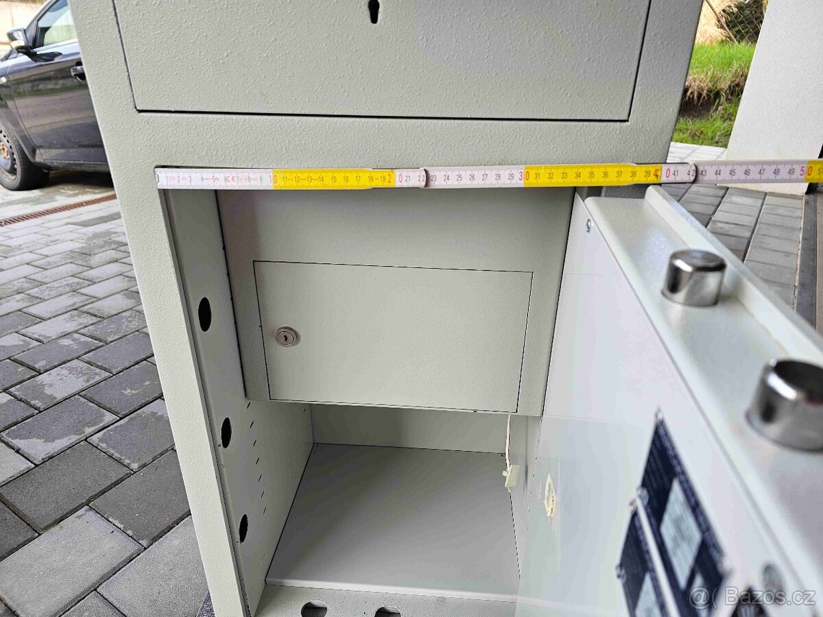 Vhozový bezpečnostní trezor - 7