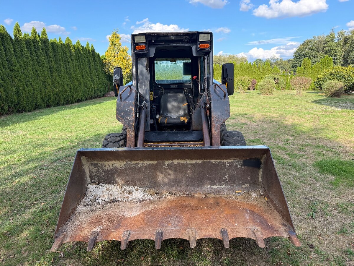 Smykový nakladač New Holland LS170 - 7