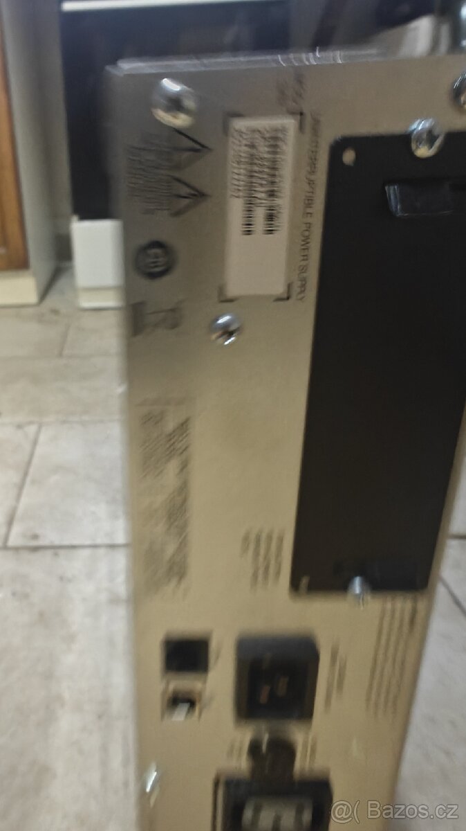 2x profi UPS APC SMT1000RMI2U v perfektním stavu - 7