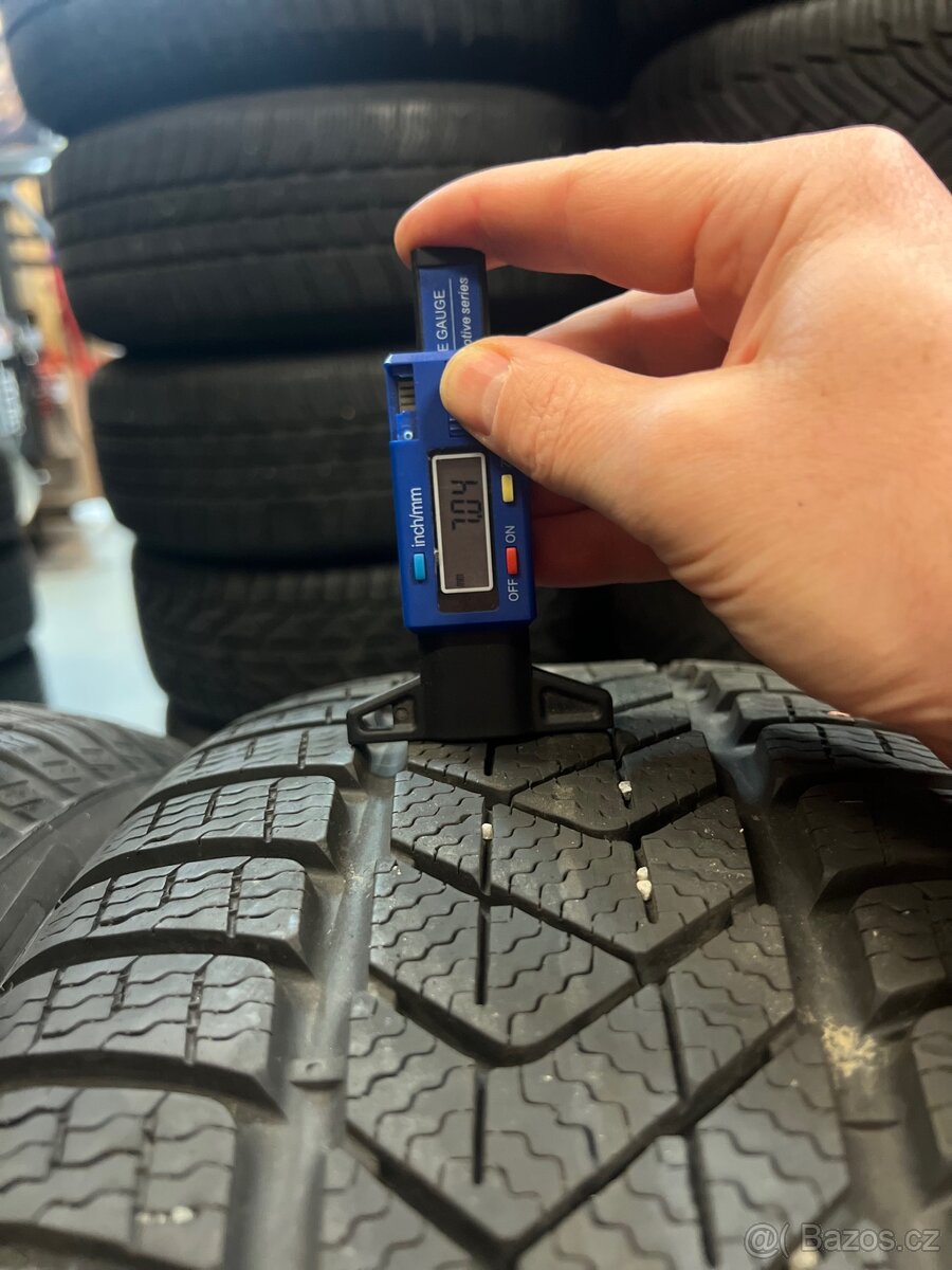 235/55R18 104H zimní pneumatiky PIRELLI 7mm - 7