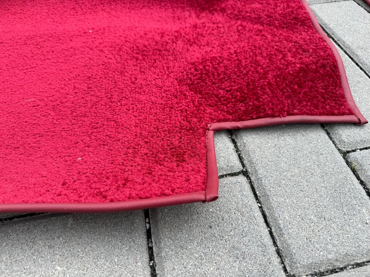 Volha Gaz 24, nové koberce - 7