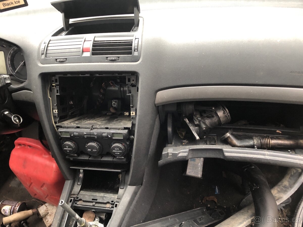 Škoda Octavie 2 , zlata barva , náhradní dily - 7