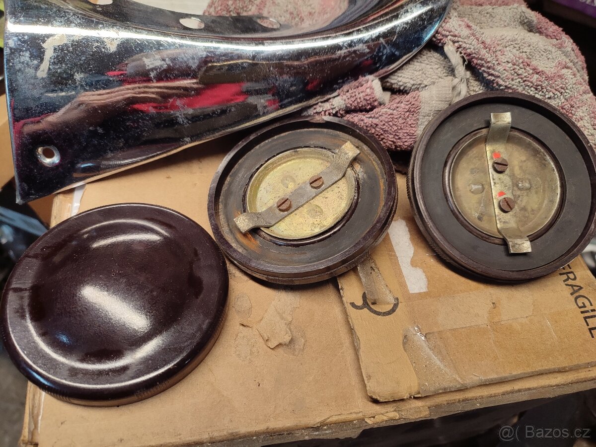 Bakelitové víčka nádrže - 7