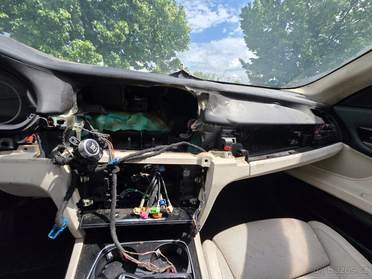 BMW F02 750Li díly - 7