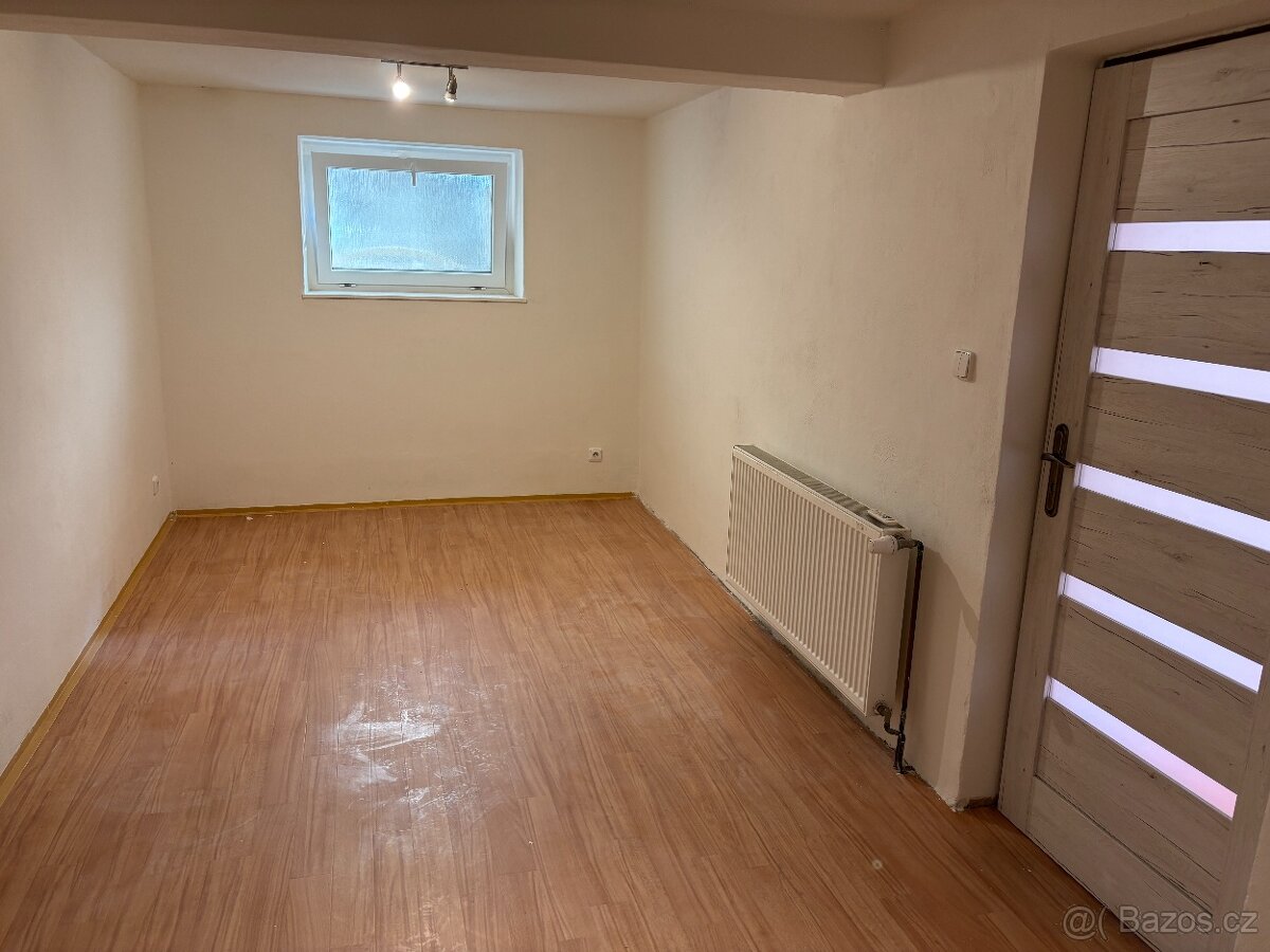 Prodej cihlového bytu 3+1 v OV, 86 m2, Znojmo - 7