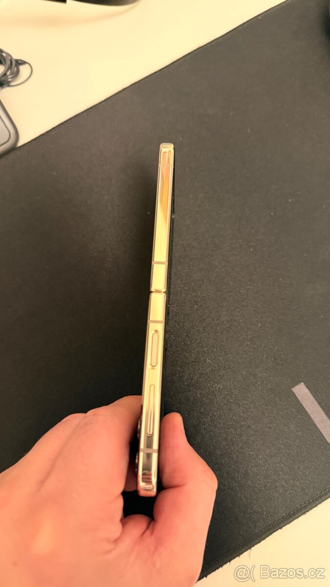 Samsung Galaxy Z Flip 4 128GB - 7