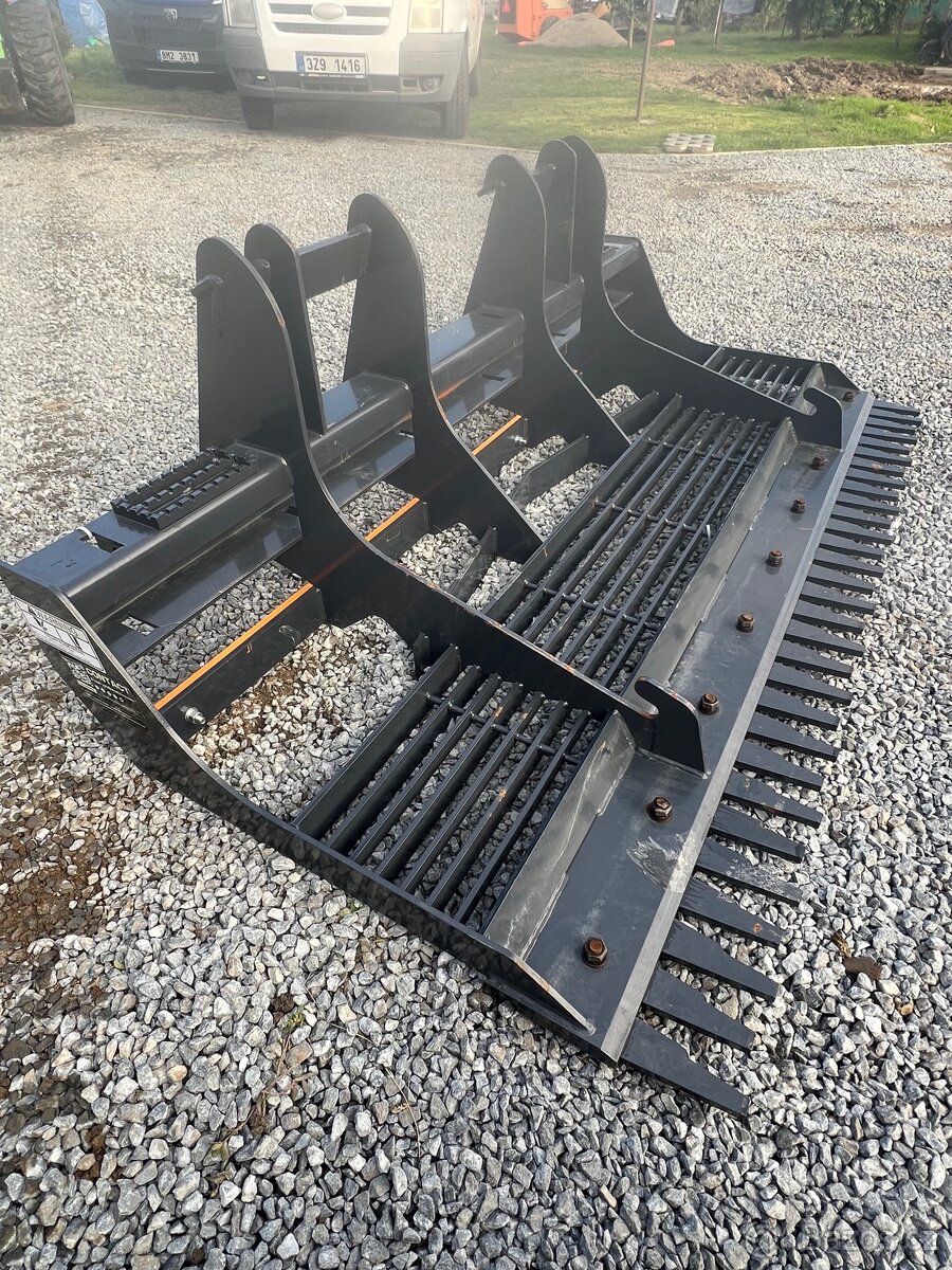 Vyrovnávací zařízení pro terén nové na smykový nakladač - 7