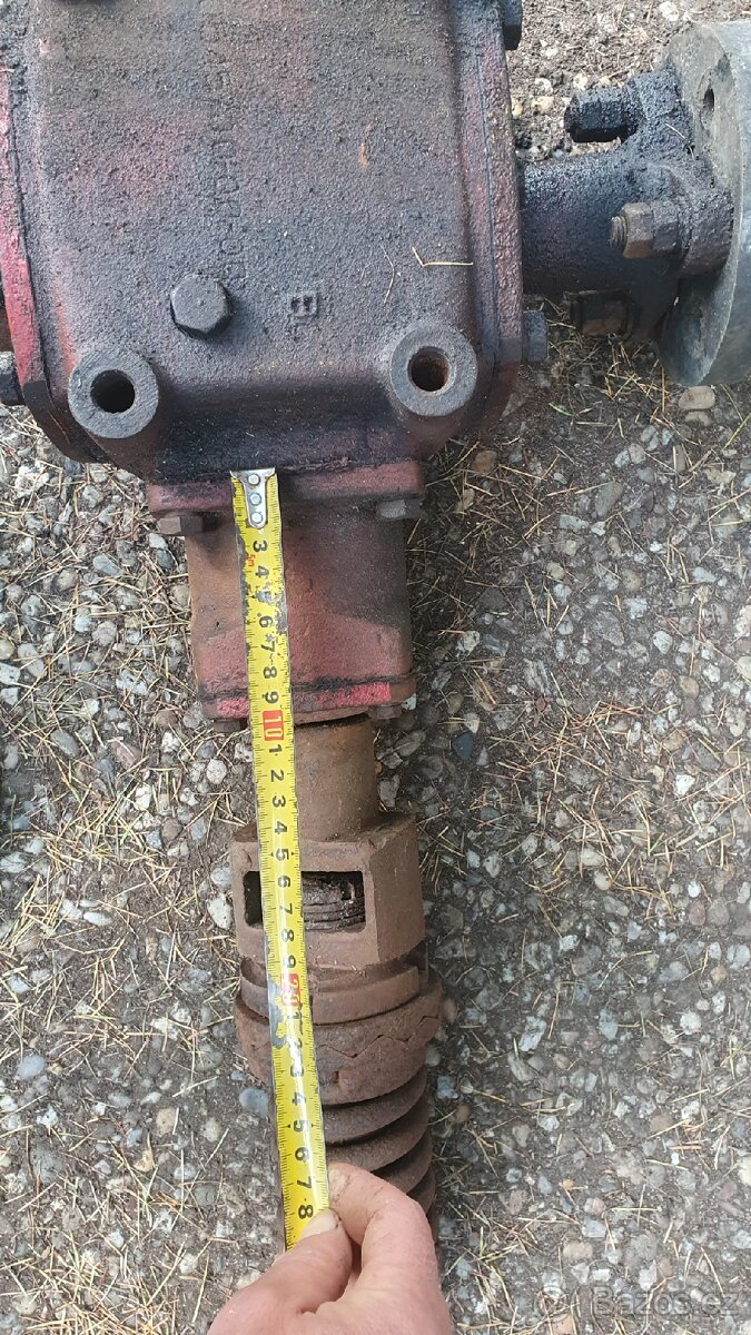 Úhlová převodovka rozvodovka / náhon z rozmetadla 1,6:1 - 7