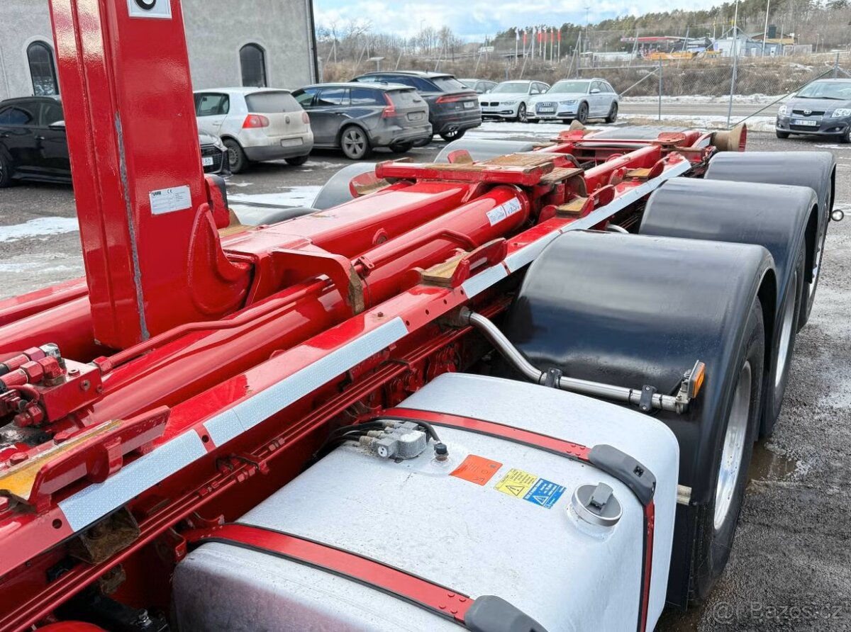 Scania R520 V8 8x4 nosič kontejneru - 7