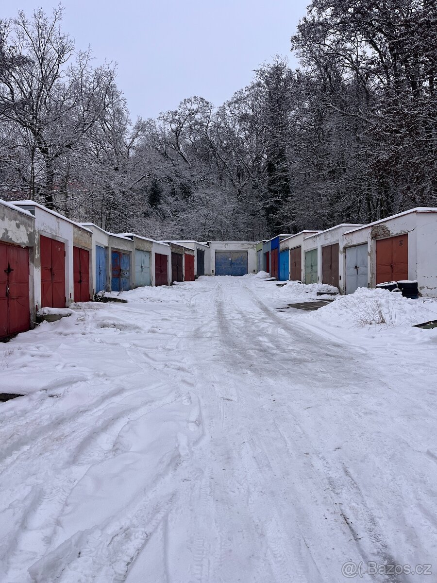 PRONÁJEM GARÁŽE / SKLADU 19m2 - 7