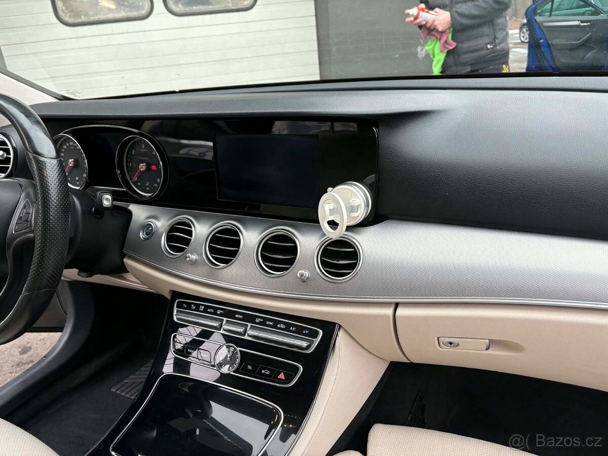 Mercedes Benz E220 - 7