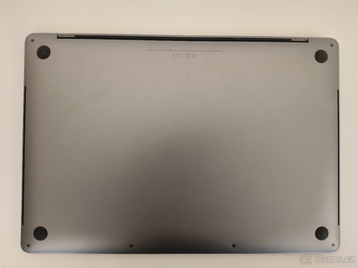 MacBook Pro 15 2017 | i7 • 16GB • 256GB - 7