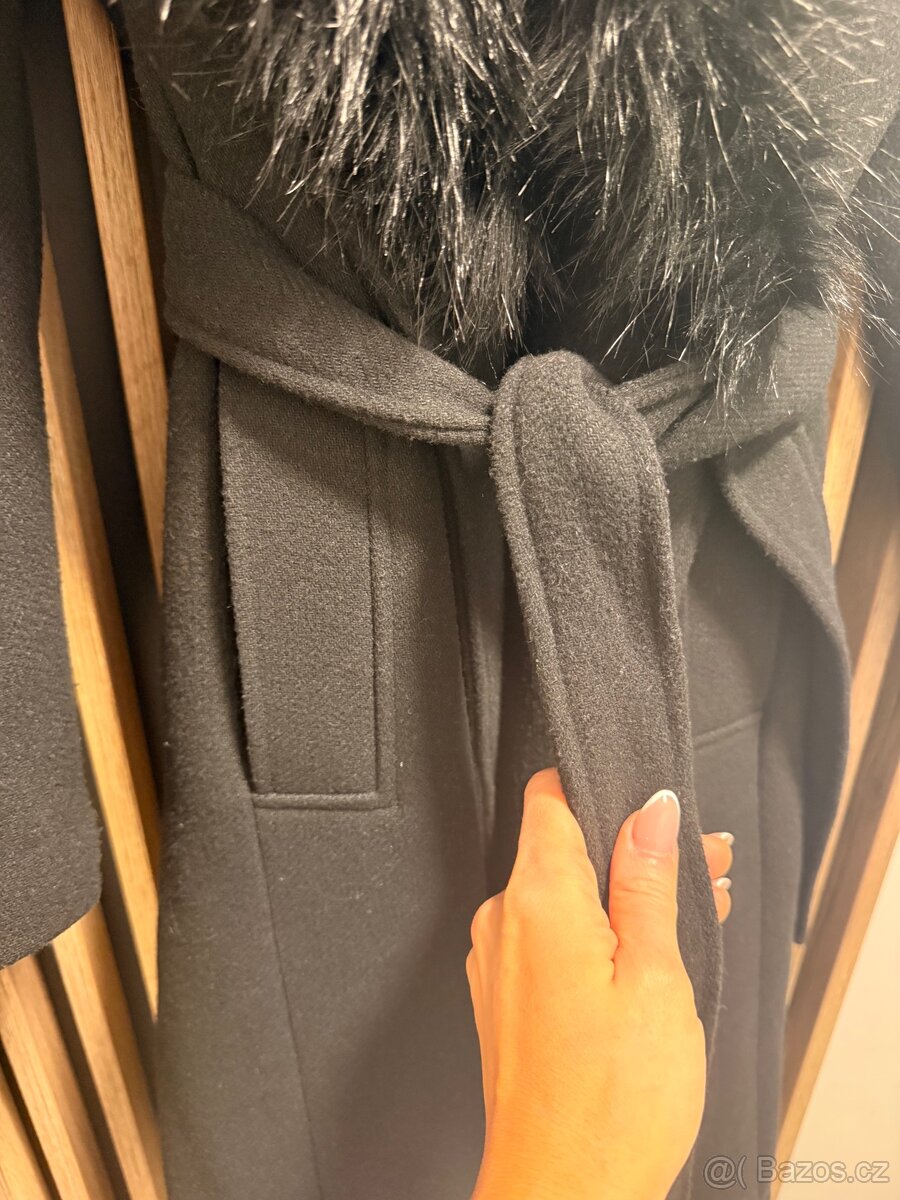 Černý kabát s kožíškem - 7