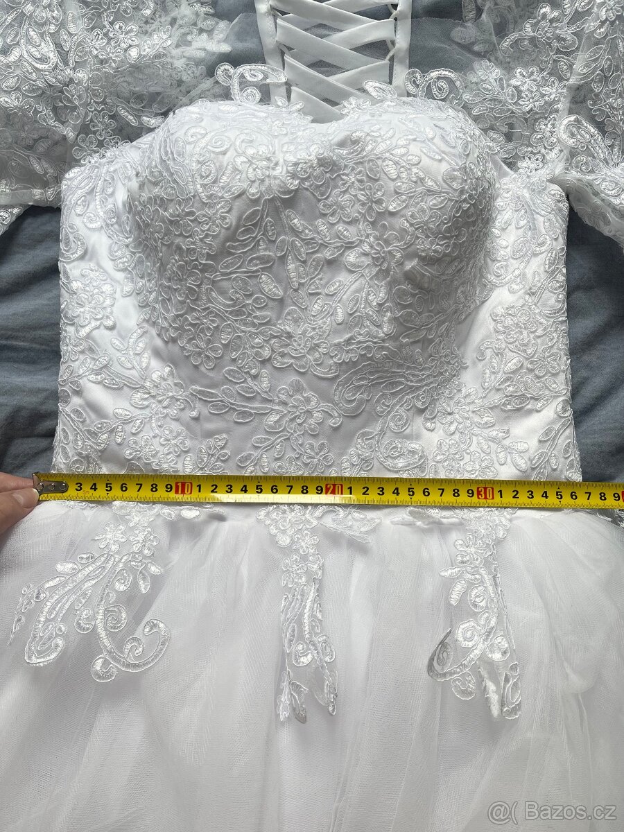 Svatební šaty s krajkou - 7