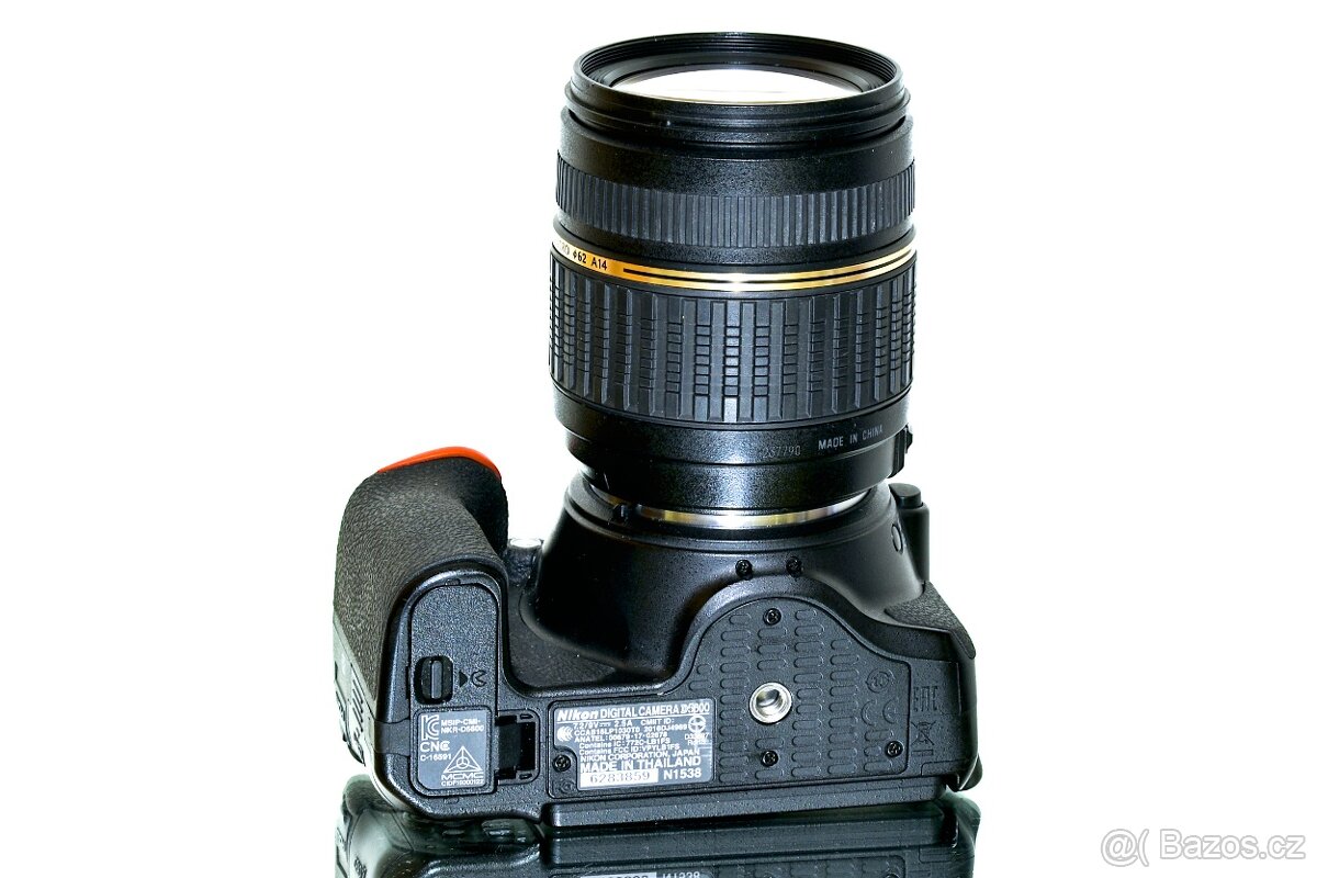 Nikon D5600 + Tamron 18-200mm + 16GB + stativ + brašna - 7