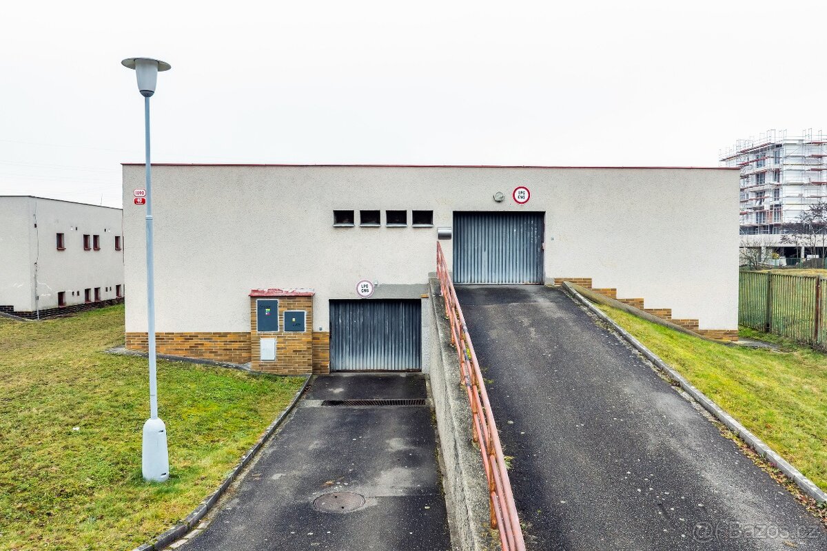 Pronájem garáže 15 m2 v Plzni ve Skvrňanech (Pecháčkova) - 7